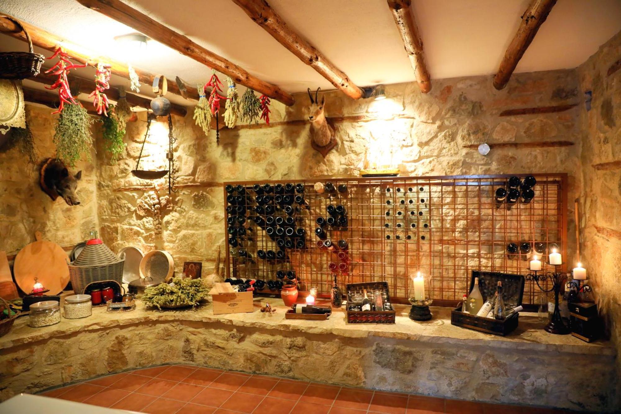 Manor House Est. 1890 * Kastoria