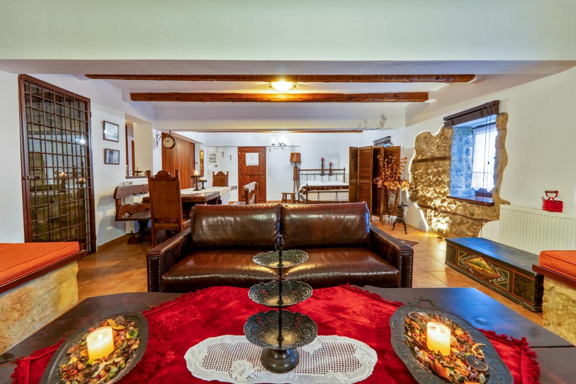 Manor House Est. 1890 Kastoria