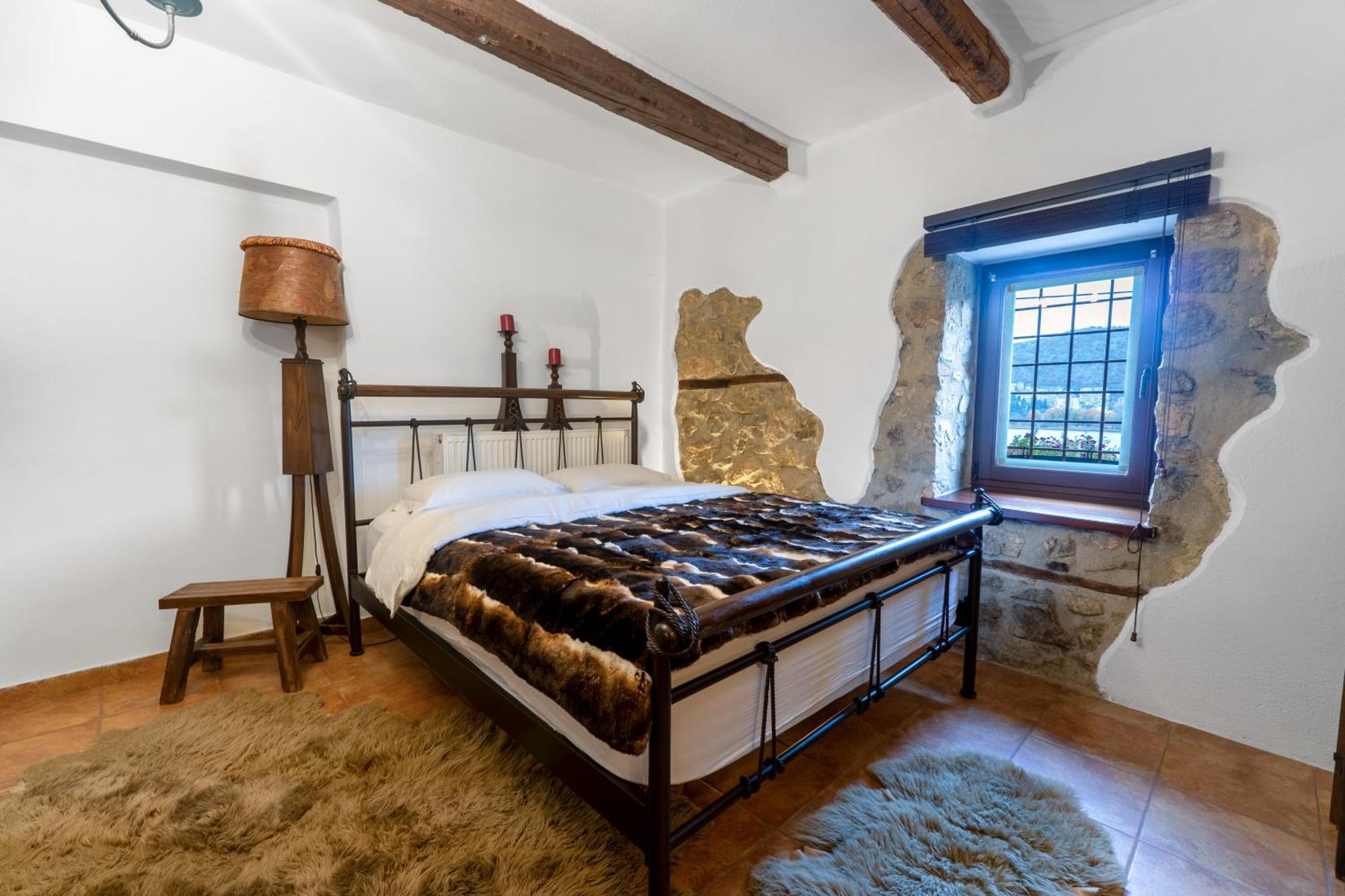 Manor House Est. 1890 Apartment