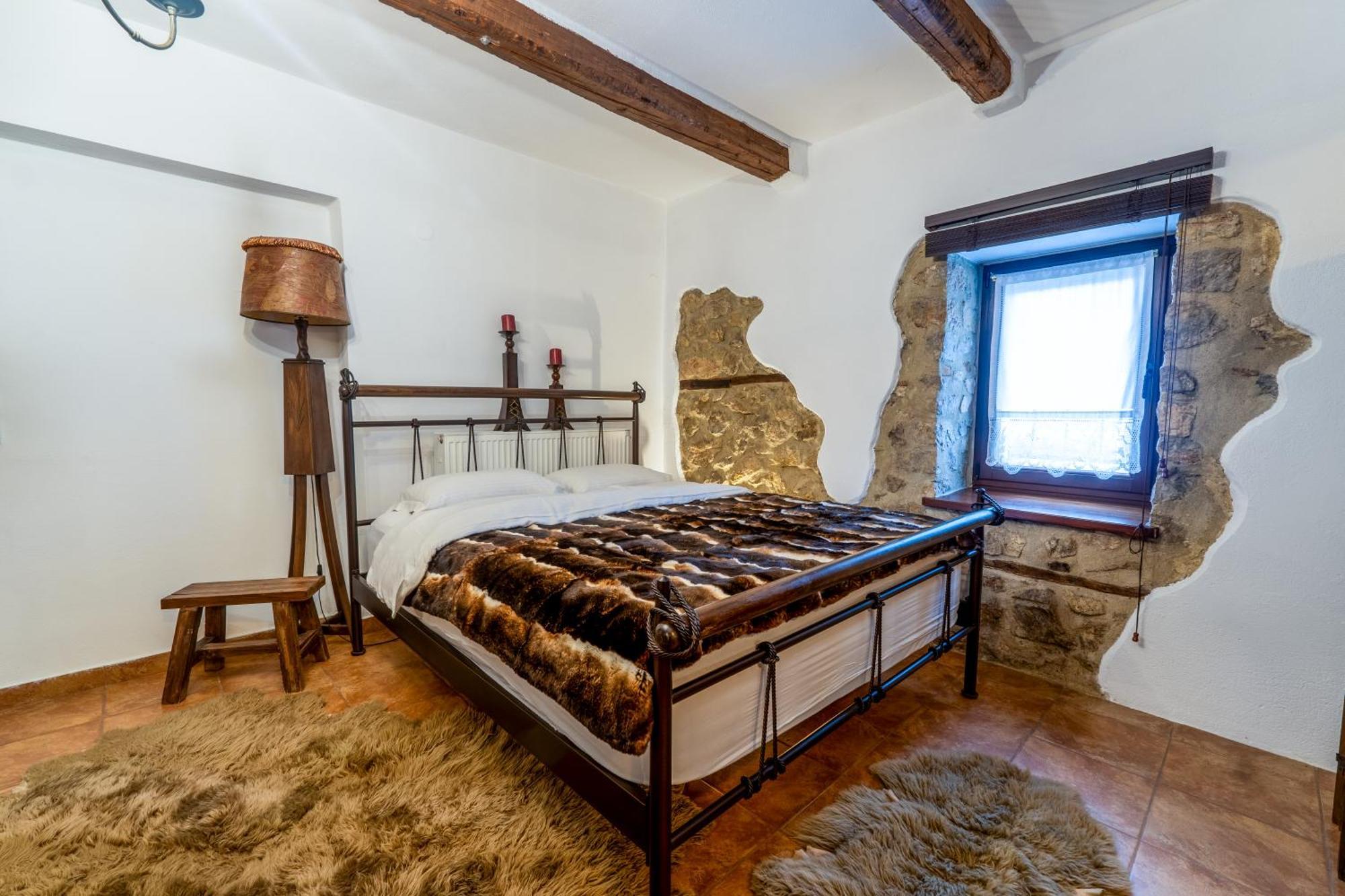 Manor House Est. 1890 Kastoria